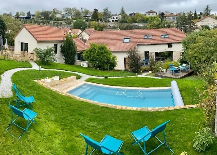 Proche Centre Ville, Gite 4 Etoiles Avec Piscine