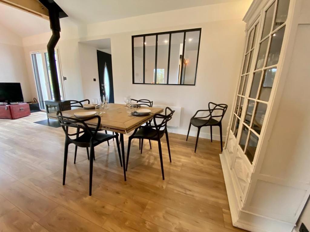 Holiday home Proche Centre Ville, 4 Etoiles Avec Piscine Dijon
